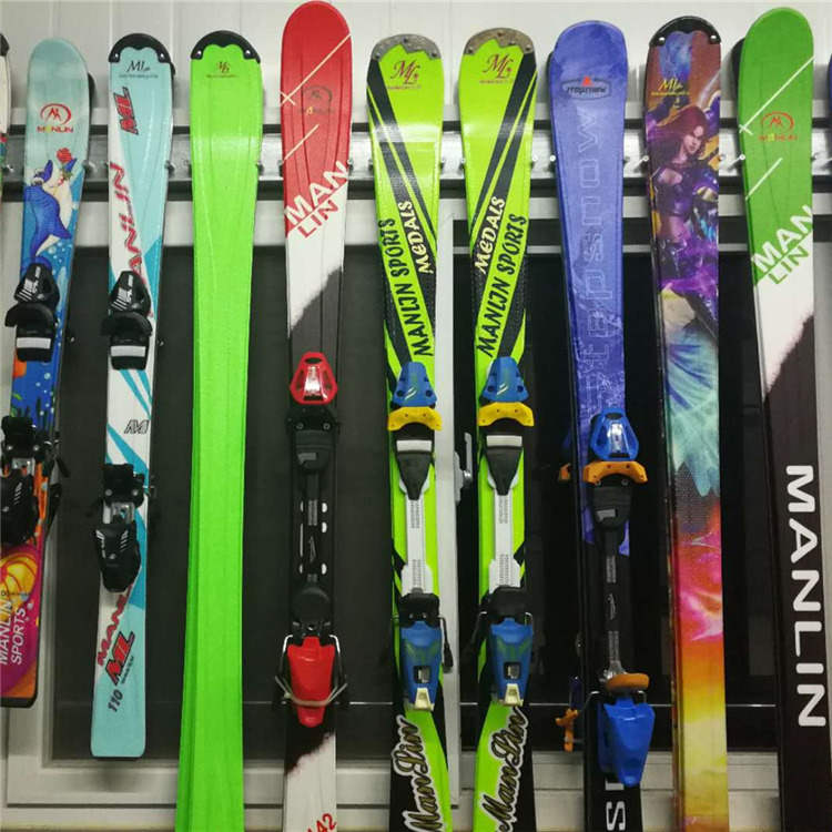 嗨翻冬季滑雪板价格 滑雪板厂家
