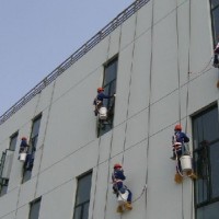 广州市增城区永和专业清洗玻璃外墙公司、蜘蛛人洗外墙一天多少钱